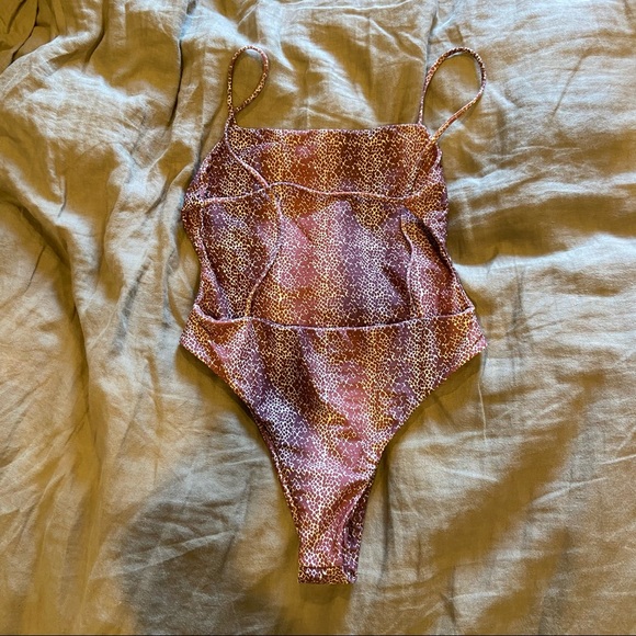 (Sold) BENOA Iwa One Piece in Bruna - Picture 2 of 3